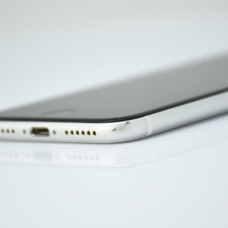 docomo SIM�ե꡼ iPhone SE �裲���� 64GB �ۥ磻��