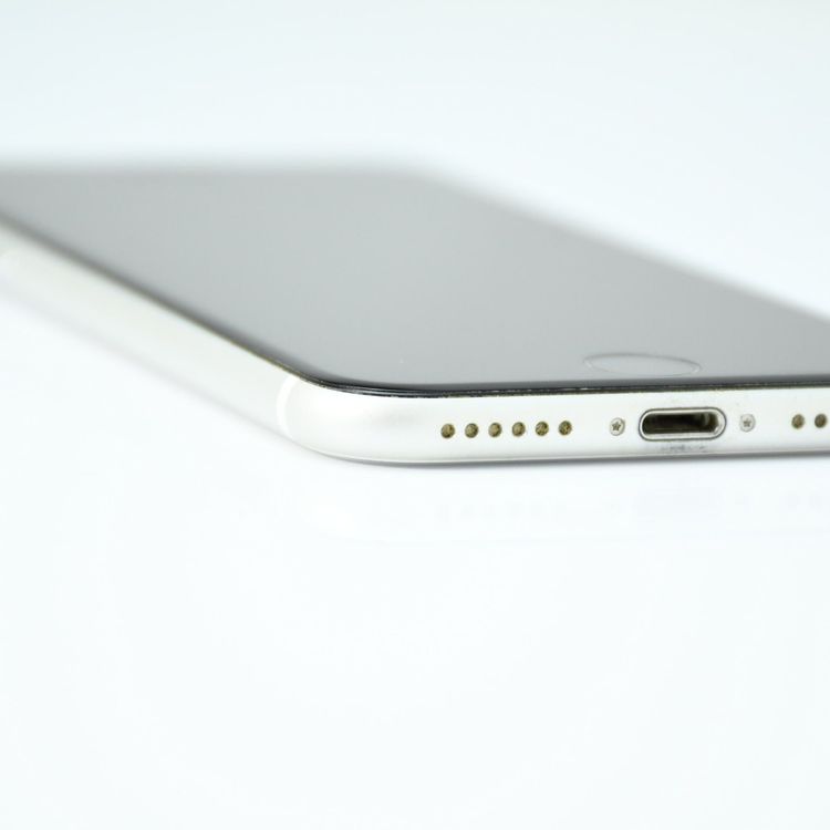 SIM�ե꡼ iPhone SE �裲���� 64GB �ۥ磻��