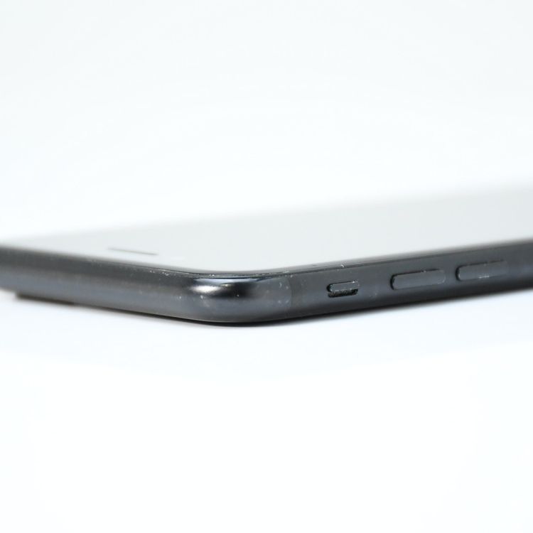 docomo SIM�ե꡼ iPhone SE �裲���� 64GB �֥�å�