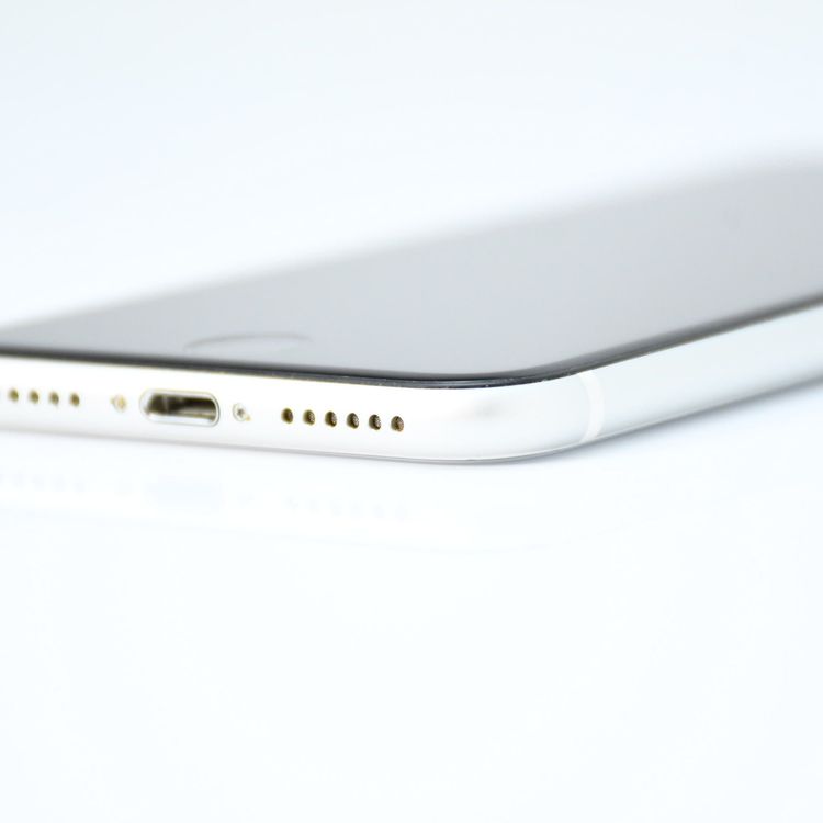 SIM�ե꡼ iPhone SE �裲���� 128GB �ۥ磻��