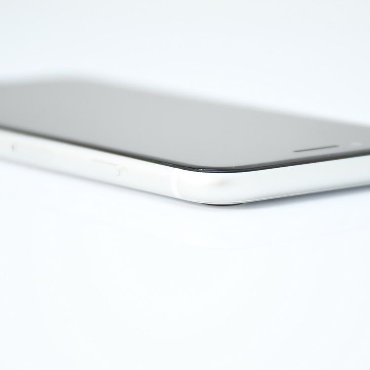 au SIM�ե꡼iPhone SE �裲���� 128GB �ۥ磻��