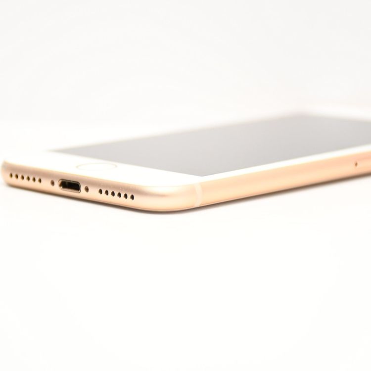 �ڱվ����ʡ��Хåƥ꡼��������85���docomo SIM�ե꡼ iPhone 8 64GB