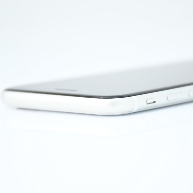 �ڽ����Хåƥ꡼83���SIM�ե꡼ iPhone SE �裲���� 64GB �ۥ磻��