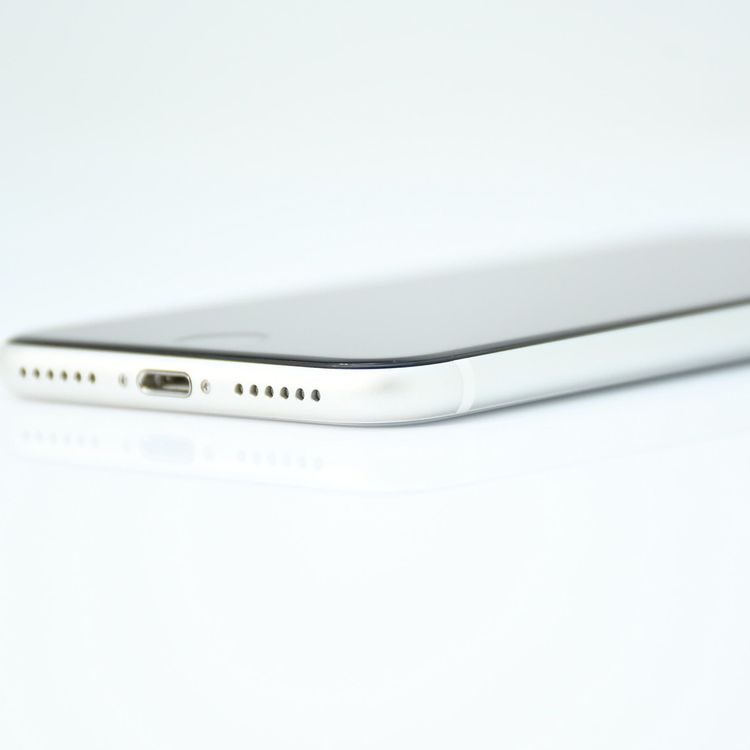 �����ʡ������Хåƥ꡼87���docomo SIM�ե꡼ iPhone SE �裲���� 64GB