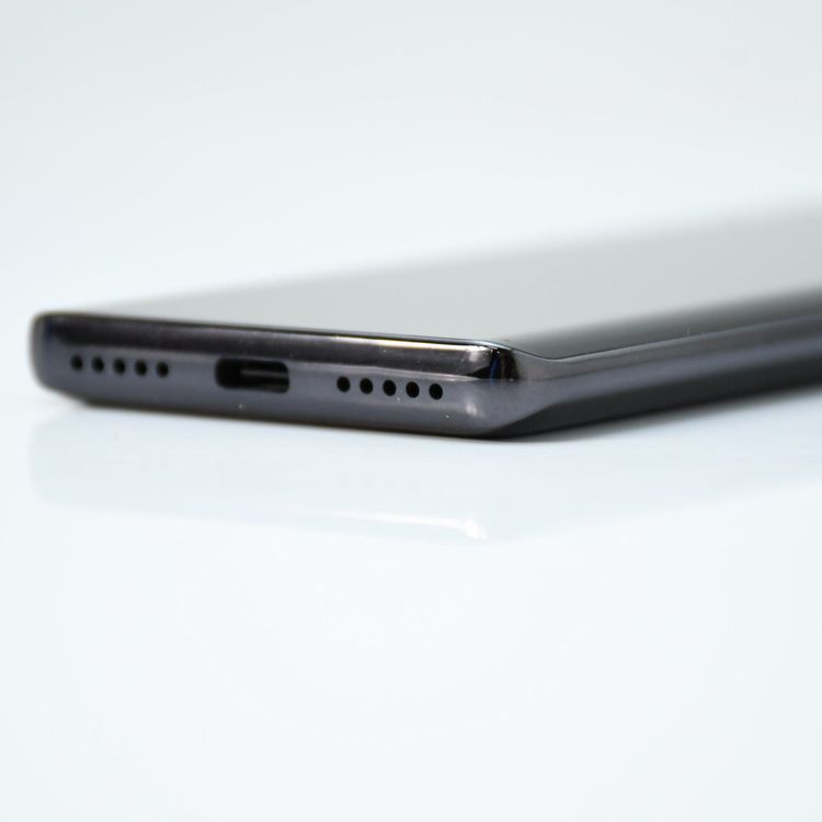 �����ʡ�SIM�ե꡼ Rakuten Hand P710 64GB �֥�å�