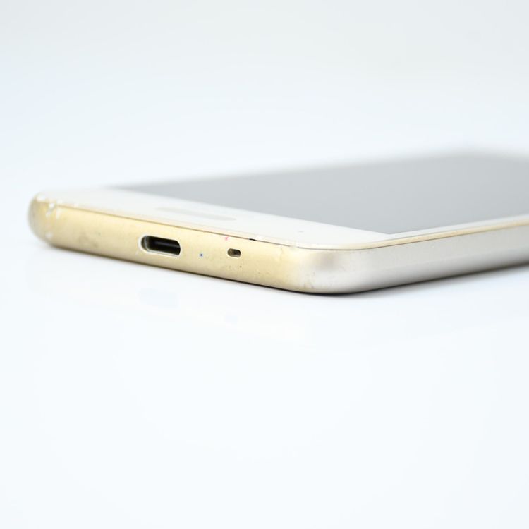 �ڱվ����ʡ������ɹ���docomo SIM�ե꡼ AQUOS sense SH-01K �������