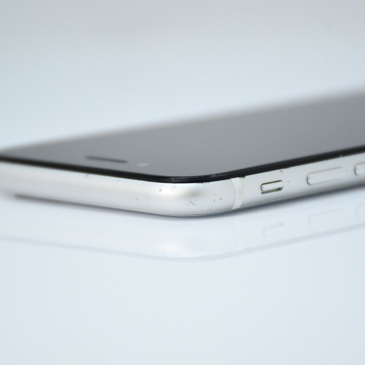 ��ư��ġ�����100 %��SIM�ե꡼ iPhone SE�裲���� 128GB �ۥ磻��