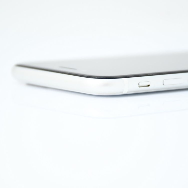 �����ʡ�SIM�ե꡼ iPhone SE �裲���� 128GB �ۥ磻��