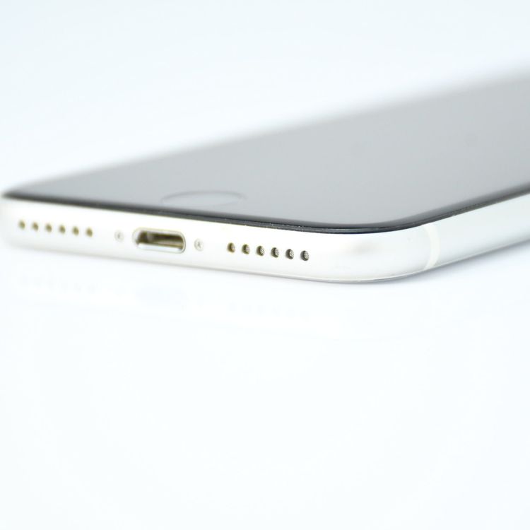 �ڽ����Хåƥ꡼80���au SIM�ե꡼ iPhone SE �裲���� 64GB �ۥ磻��