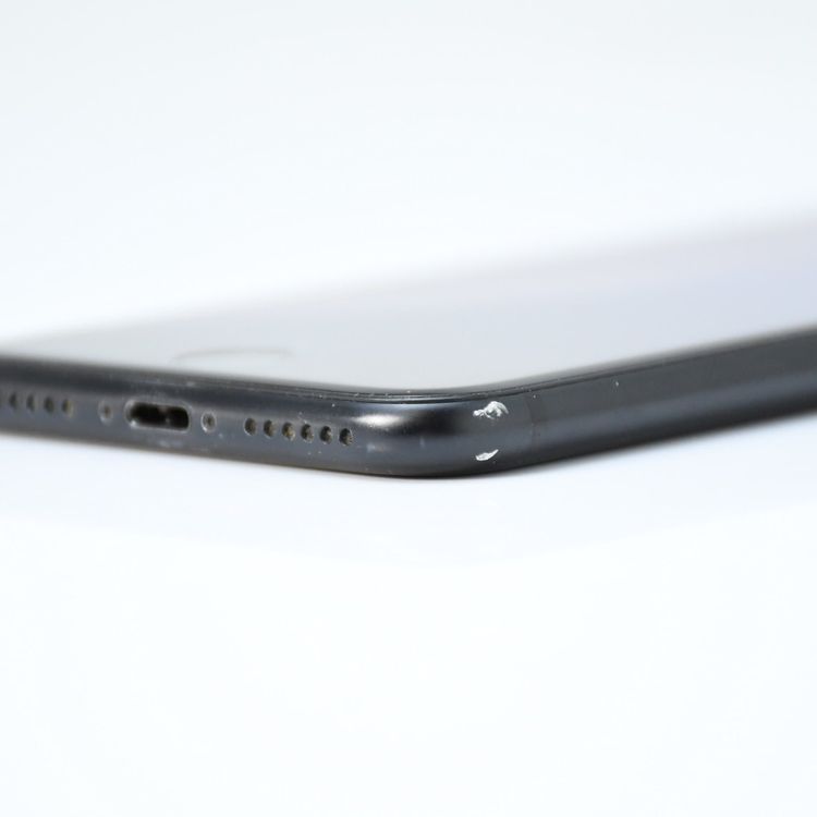 �ڱվ����ʡ�docomo SIM�ե꡼ iPhone SE �裲���� 64GB �֥�å�