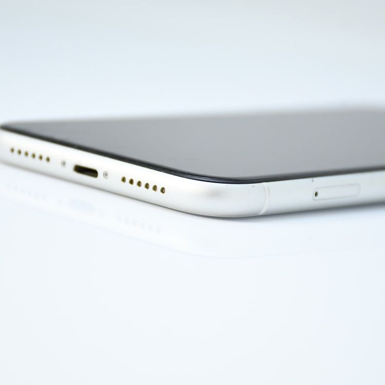 ��ư���ǽ������100���SIM�ե꡼ au iPhoneXR 128GB �ۥ磻��