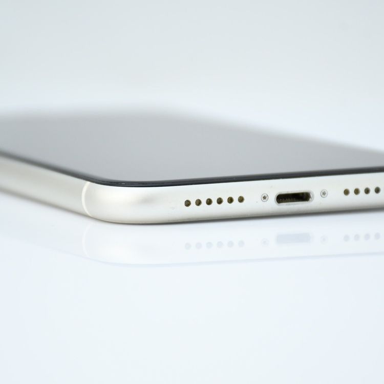 �����ʡ�docomo SIM�ե꡼ iPhone11 64GB �ۥ磻��