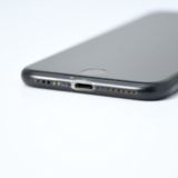 �ڱվ����ʡ������Хåƥ꡼88��� SIM�ե꡼iPhone SE �裲���� 128GB �֥�å�