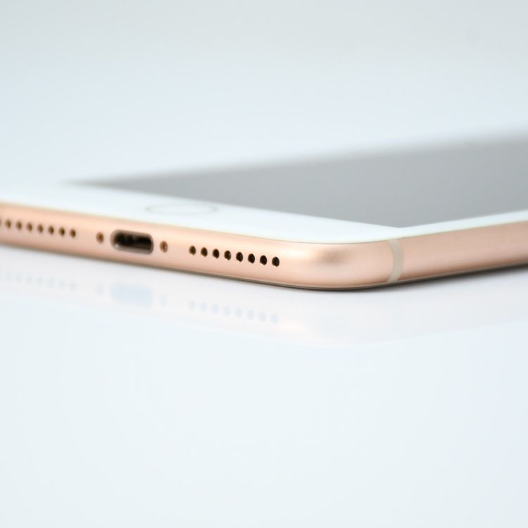 �����ʡ�docomo SIM�ե꡼ iPhone8 Plus 256GB �������