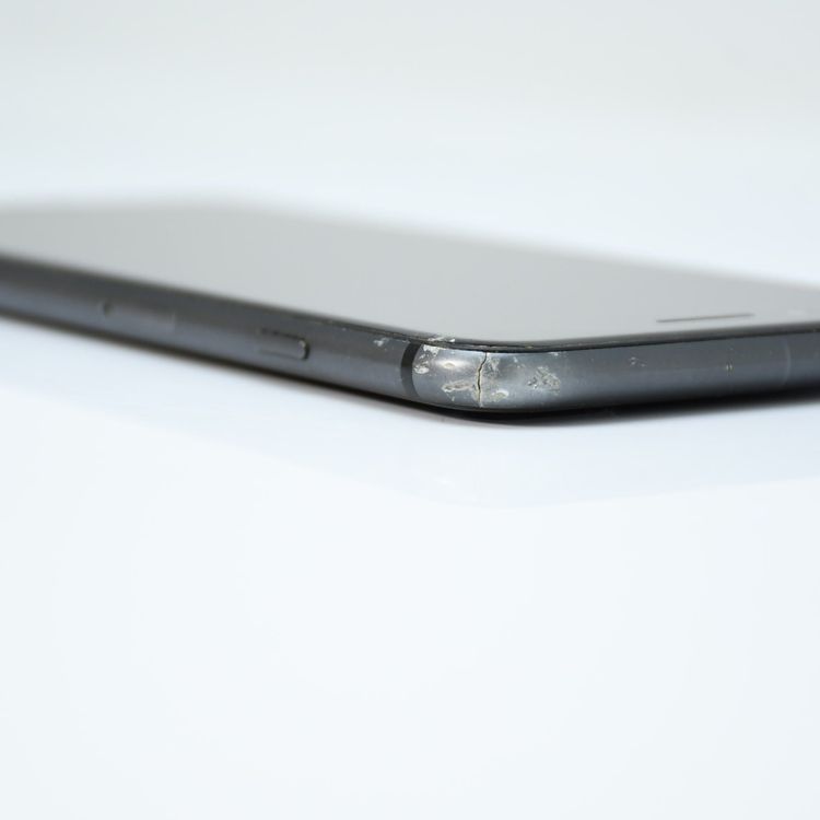 ��ư���ǽ��au SIM�ե꡼ iPhone8 Plus 64GB ���ڡ������쥤