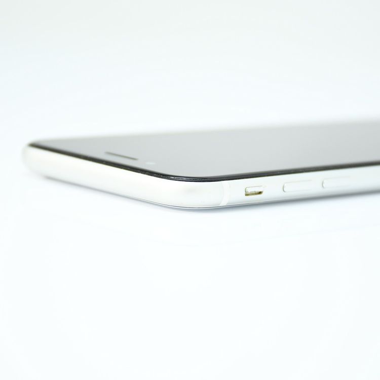 ��ư��ġ�����100 %�����ʡ�SIM�ե꡼ iPhone SE�裲���� 64GB �ۥ磻��