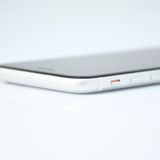 SIM�ե꡼ iPhone SE �裲���� 64GB �ۥ磻��