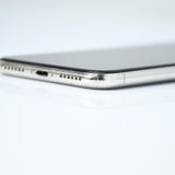 �ڱվ����ʡ�ư��ġ�����100 %��au SIM�ե꡼iPhone X 256GB ����С�