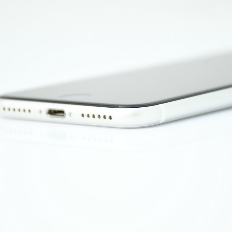 �����ʡ������Хåƥ꡼��������85���au SIM�ե꡼iPhone SE �裲���� 64GB