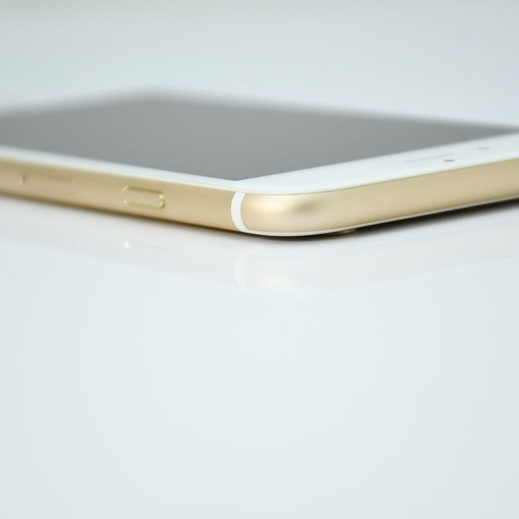 �ڱվ����ʡ������Хåƥ꡼84%��SIM�ե꡼ iPhone6s 32GB �������