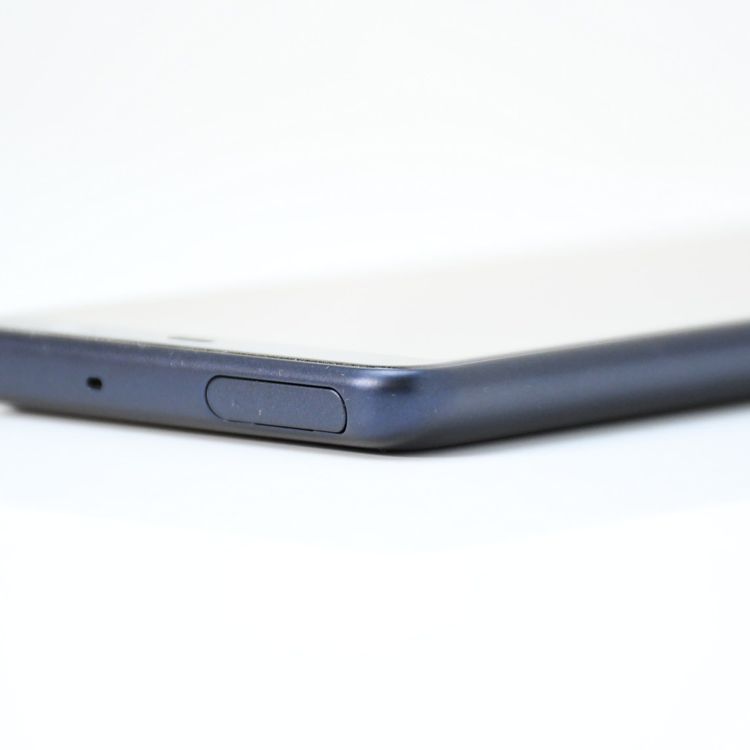 �ڱվ����ʡ�SIM�ե꡼ docomo arrows Be4 Plus F-41B �֥�å�