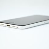 �ڽ����Хåƥ꡼82���SIM�ե꡼ iPhone SE �裲���� 64GB �ۥ磻��