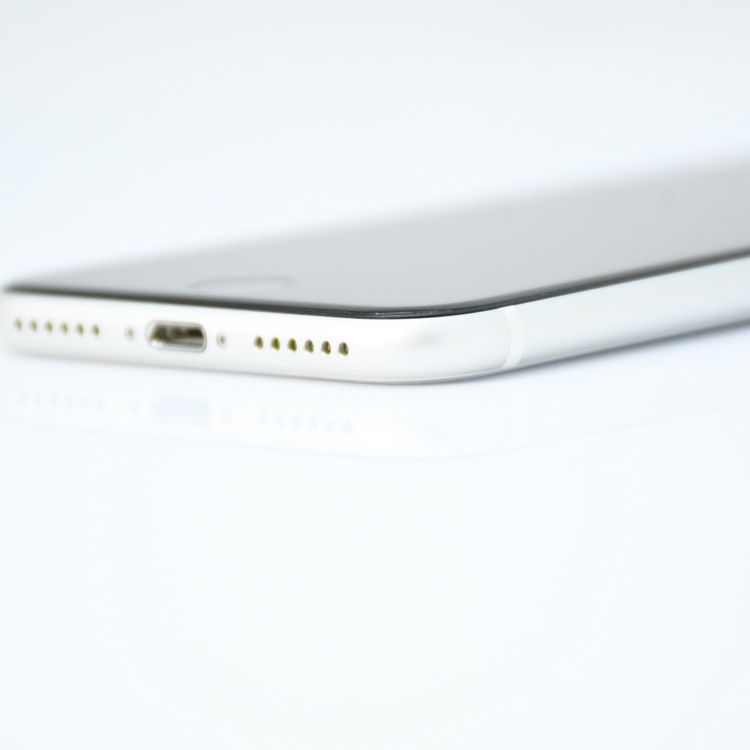 �����ʡ�SIM�ե꡼ iPhone SE �裲���� 128GB �ۥ磻��