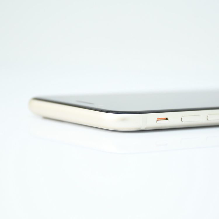 �����ʡ������Хåƥ꡼80%��au SIM�ե꡼ iPhoneSE �裳���� 64GB �������饤��