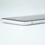 ��ư��ġ�����100 %��SIM�ե꡼ iPhone SE�裲���� 64GB �ۥ磻��