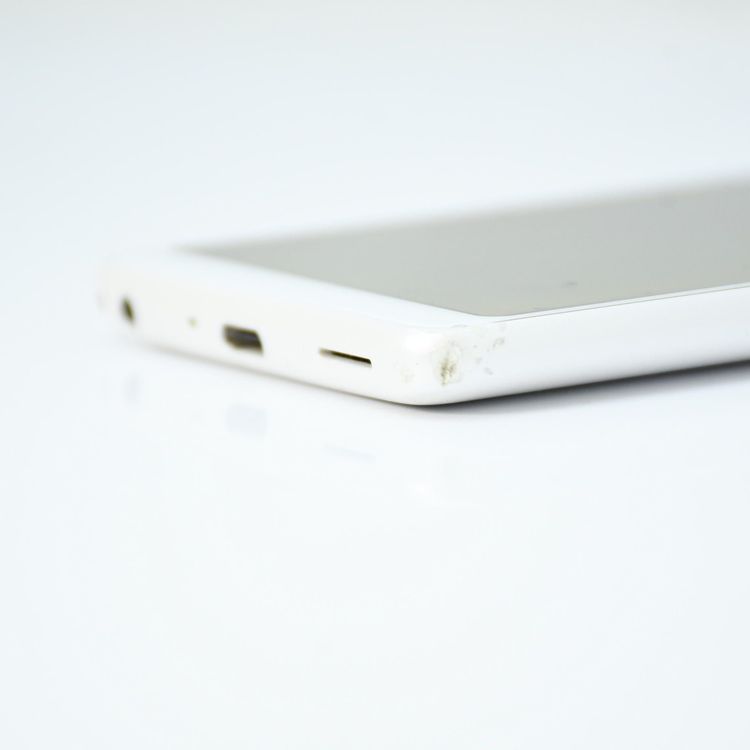 �ڥ���󥯡������ɹ���SIM�ե꡼ docomo arrows Be3 F-02L �ۥ磻��