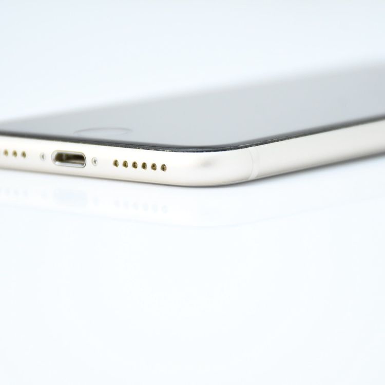 �����ʡ������Хåƥ꡼90%��SIM�ե꡼ iPhone SE��3���� 64GB�������饤��