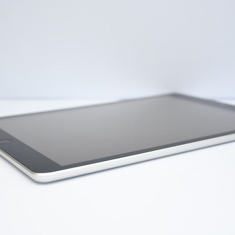 �ڱվ����ʡ�iPad ��9���� Wi-Fi 64GB ����С�