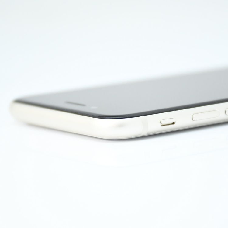 ʡХåƥ꡼84%docomo SIMե꡼ iPhoneSE 裳 64GB