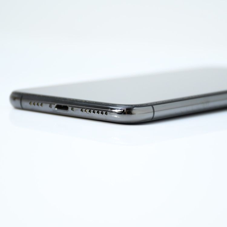 �ڱվ����ʡ�ư��ġ�����100 %��docomo SIM�ե꡼ iPhone XS Max 64GB
