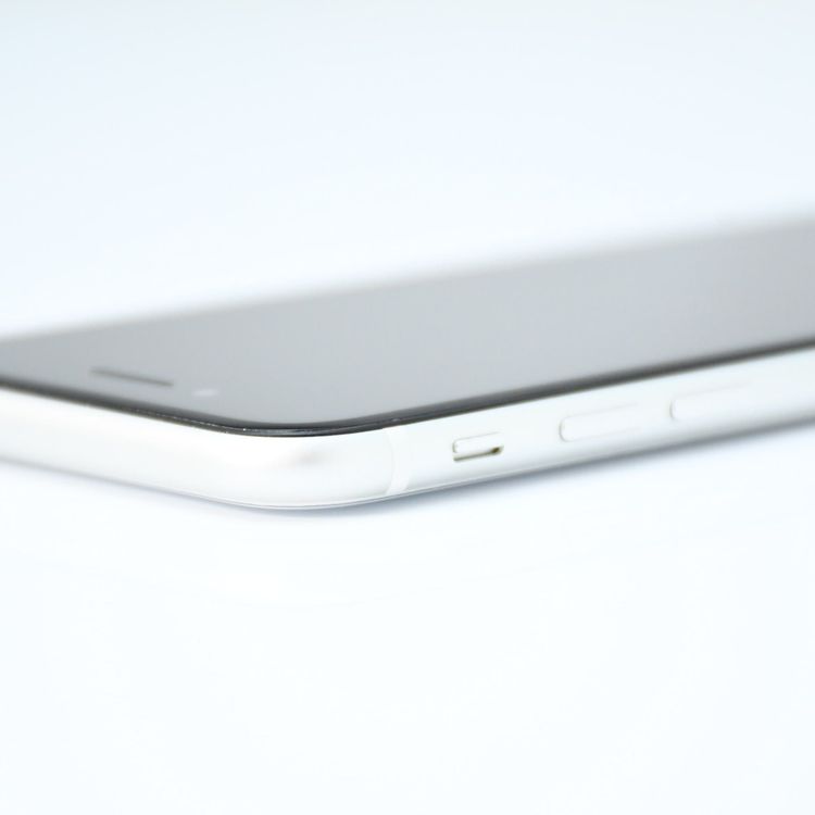 ��ư��ġ�����100 %��SIM�ե꡼ iPhone SE�裲���� 64GB �ۥ磻��