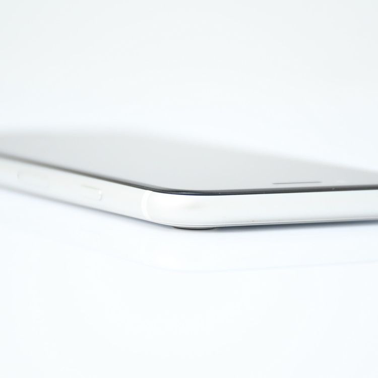 �����ʡ������Хåƥ꡼��������83���SIM�ե꡼ iPhone SE �裲���� 64GB �ۥ磻��