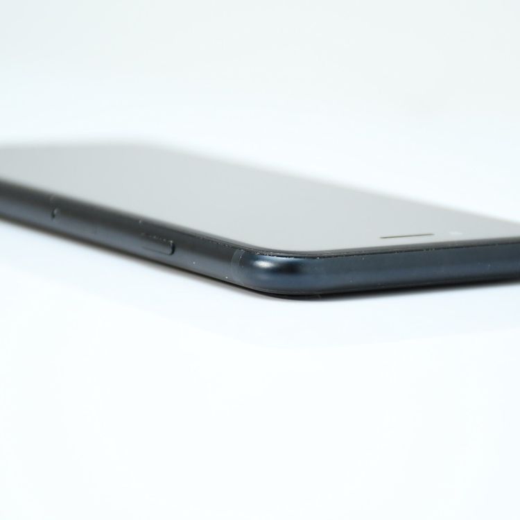 �ڽ����Хåƥ꡼84���docomo SIM�ե꡼ iPhoneSE �裳���� 128GB