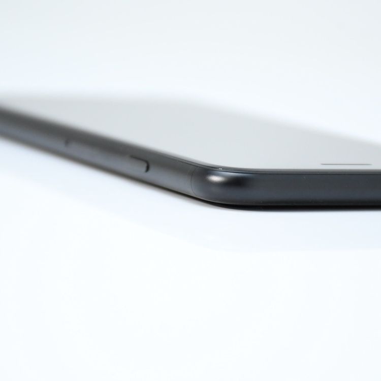 �����ʡ�docomo SIM�ե꡼ iPhone SE �裲���� 64GB �֥�å�