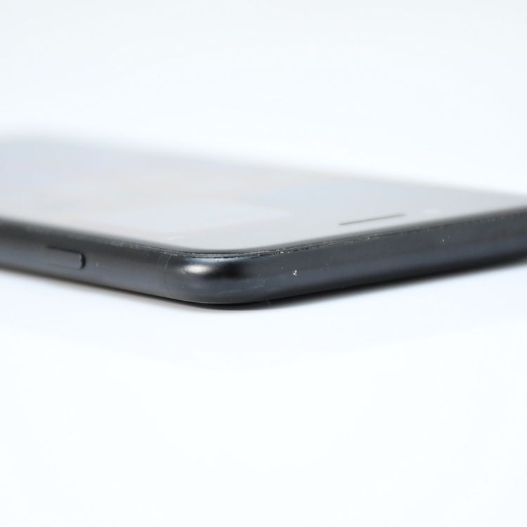 docomo SIM�ե꡼ iPhone SE �裲���� 64GB �֥�å�