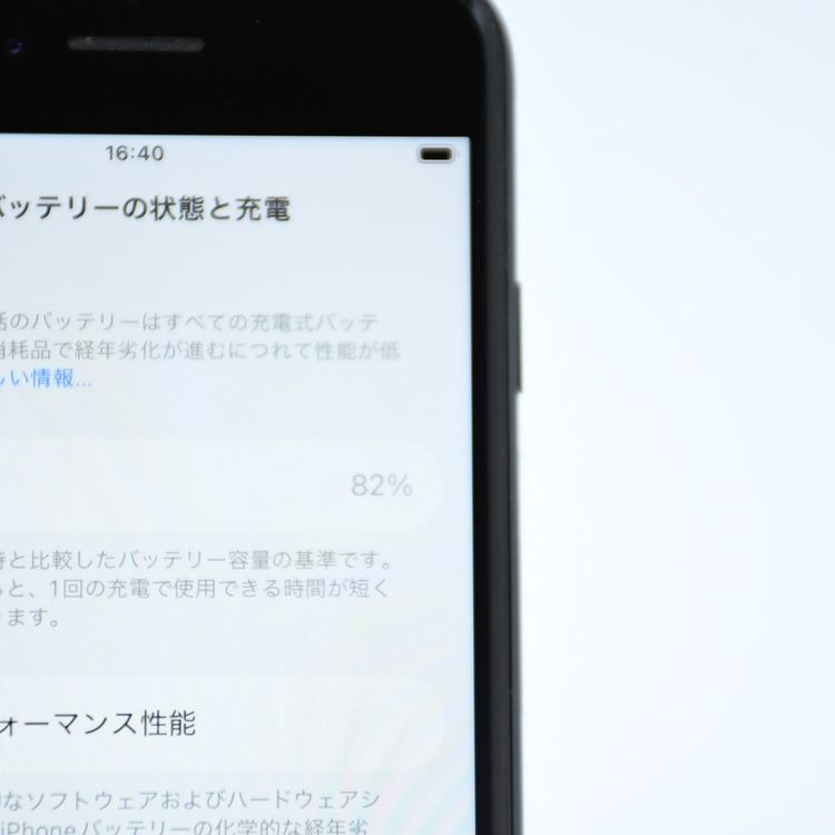 �ڱվ����ʡ������Хåƥ꡼82���SIM�ե꡼ iPhoneSE �裳���� 128GB