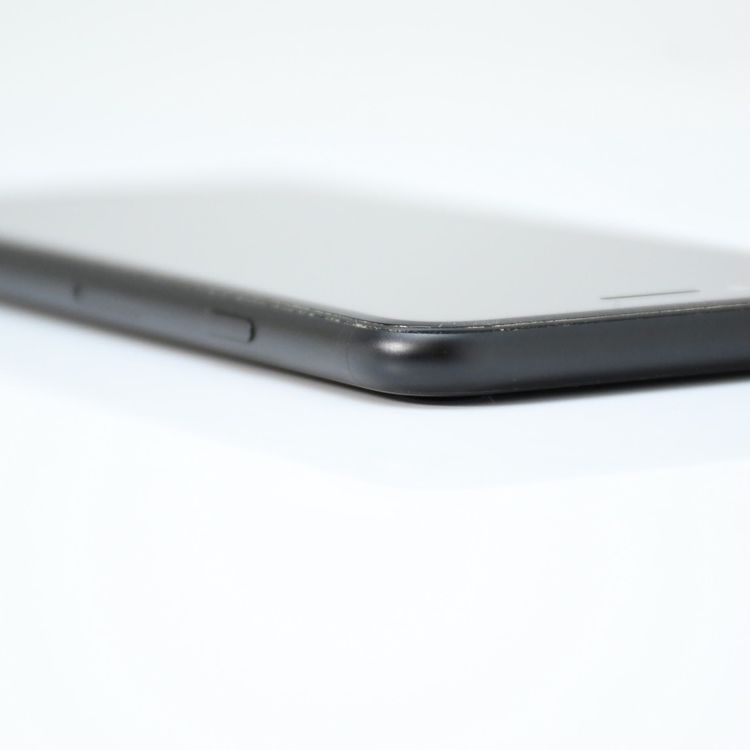 �ڱվ����ʡ������Хåƥ꡼��������81���au SIM�ե꡼iPhone SE �裲���� 128GB