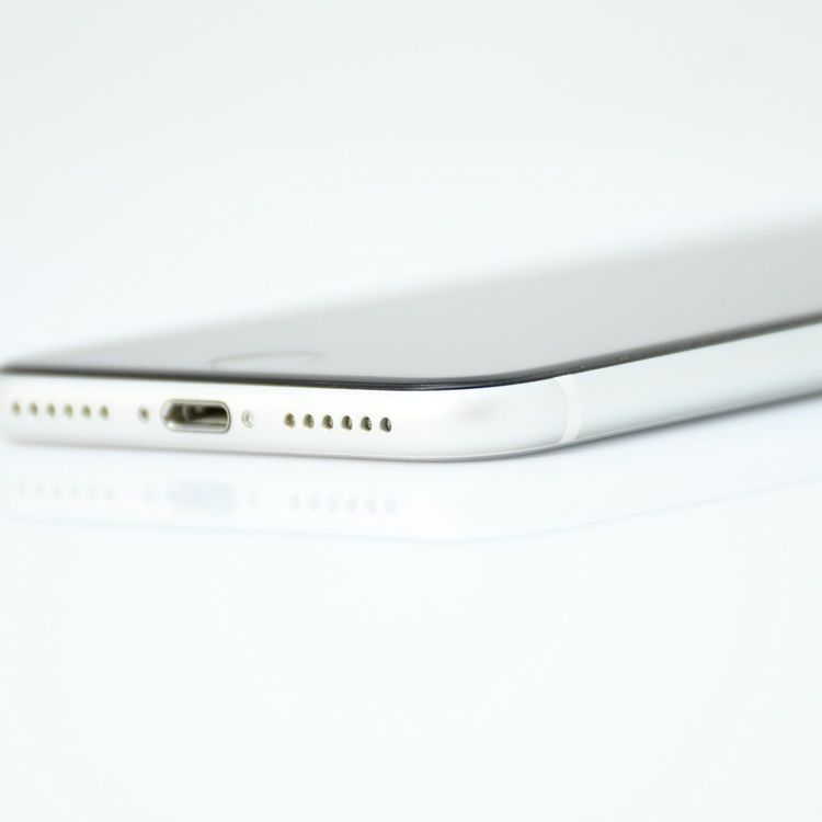 �����ʡ���°�ʴ�����docomo SIM�ե꡼ iPhone SE �裲���� 128GB �ۥ磻��
