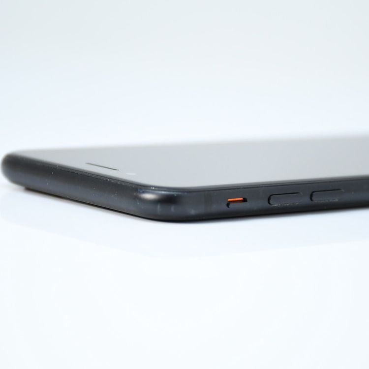 ��ŷ��Х��� SIM�ե꡼ iPhone SE �裲���� 64GB �֥�å�