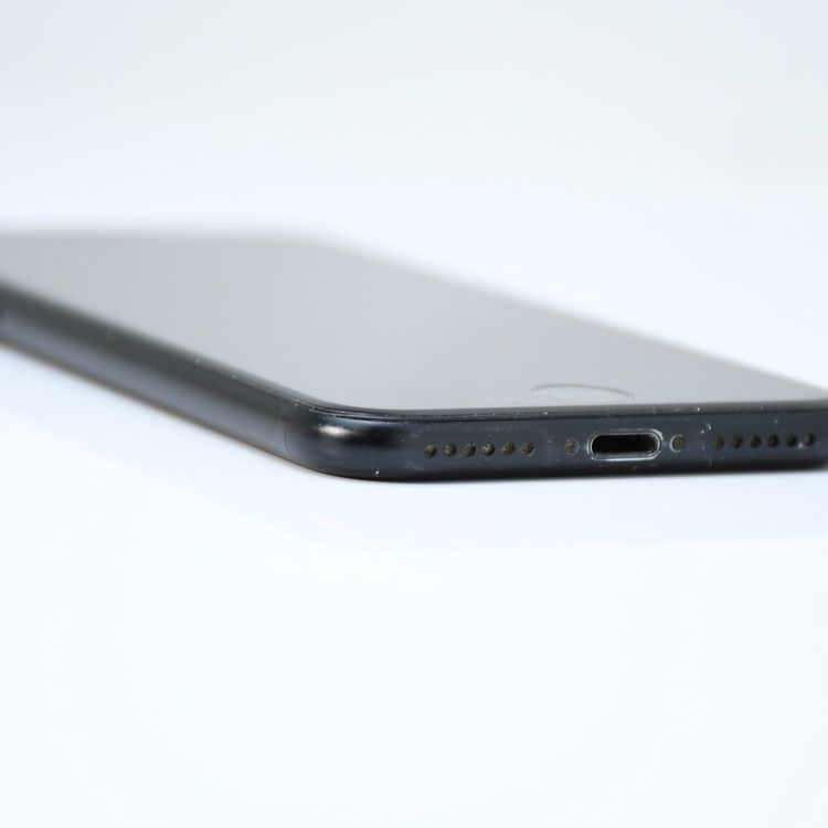 �ڱվ����ʡ��������SIM�ե꡼ iPhone SE �裲���� 64GB �֥�å�