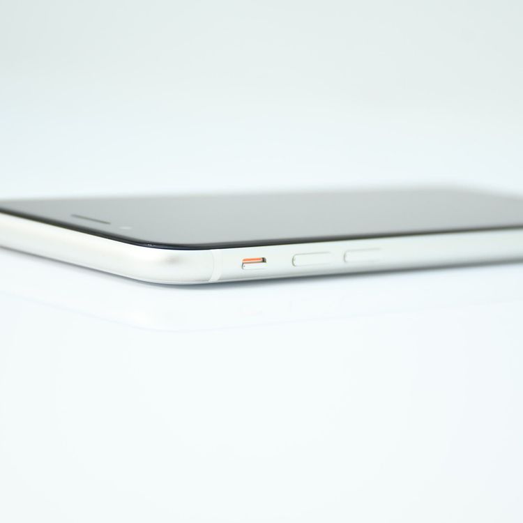 �ڽ����Хåƥ꡼89���SIM�ե꡼ iPhone SE �裲���� 64GB �ۥ磻��