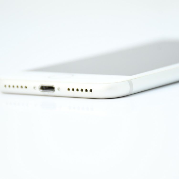 �����ʡ��Хåƥ꡼�������� 81��� SIM�ե꡼ iPhone 7 32GB ����С�