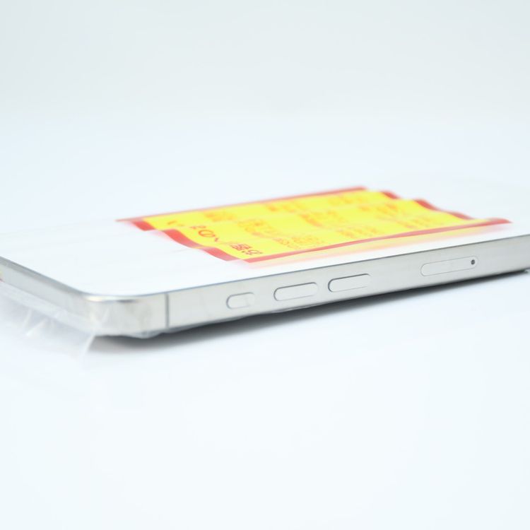 �ڿ���Ʊ�͡�̤������iPhone16 Pro 128GB �ʥ���������˥���