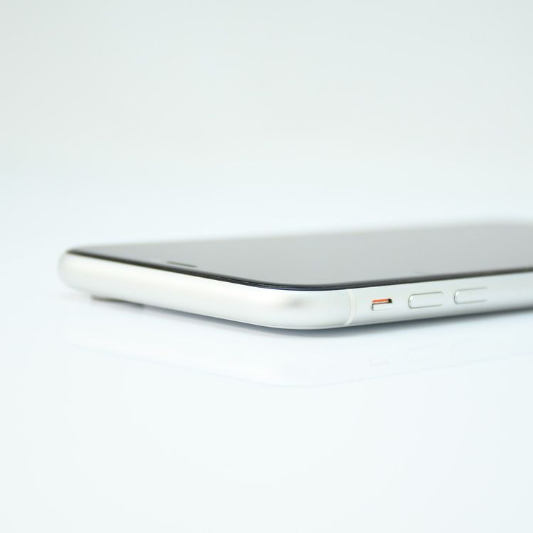 ڽХåƥ꡼82ʡdocomo SIMե꡼ iPhone XR 64GB ۥ磻