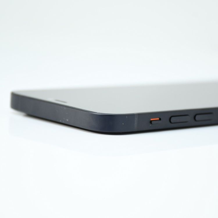 �ڽ����Хåƥ꡼82����վ����ʡ�docomo SIM�ե꡼ iPhone12 64GB �֥�å�