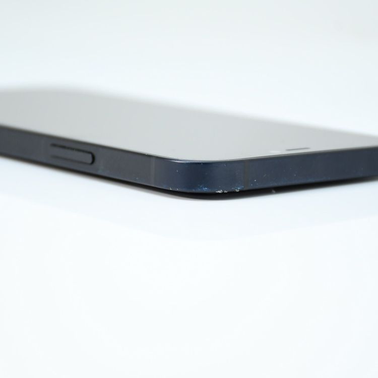 �ڱվ����ʡ������Хåƥ꡼81���au SIM�ե꡼ iPhone 12 64GB �֥�å�